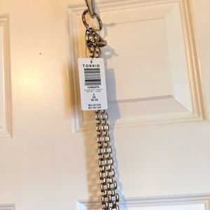 ✨NWT✨ Torrid Silver Metal Link Belt